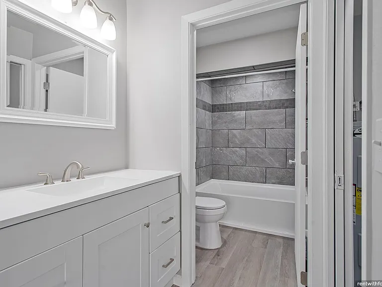 410 Fox Shores Dr — Photo 8