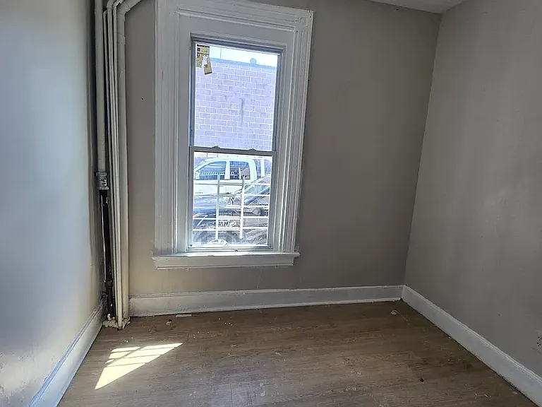 240 William St #5C — Photo 4