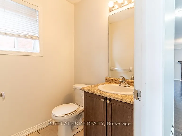 1373 Hunter St — Photo 5