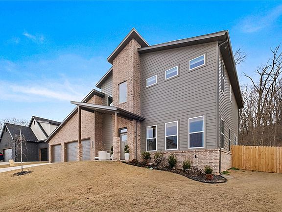 2nd image of 1113 Bunker Dr