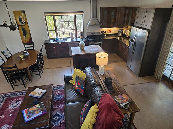 4th image of 1089 Governor Dempsey Dr #B