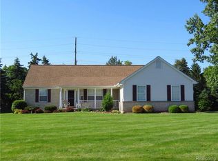 13728 Windmoor Dr, South Lyon, MI