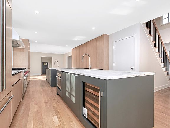 3rd image of 2 Myrtledale Rd
