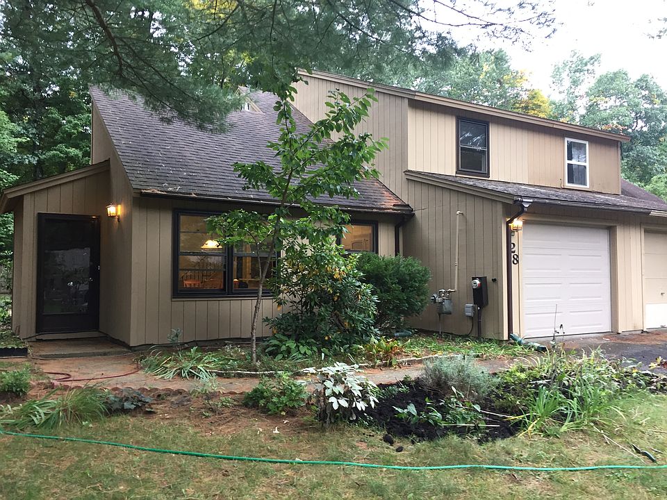 1st image of 28 Pepperbush Pl