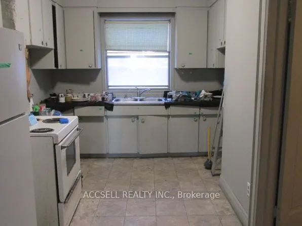 53 Arlington Ave N, Toronto, ON M6G 3K9
