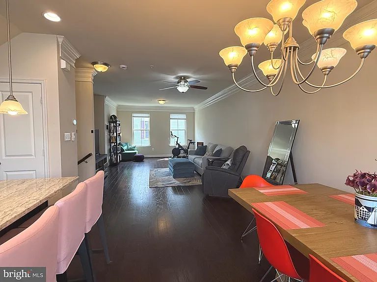 104 Vanguard Ln — Photo 8
