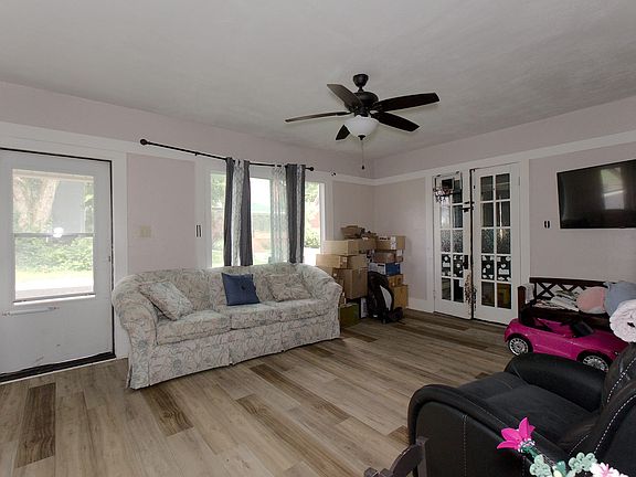 5th image of 607 E Tipton St