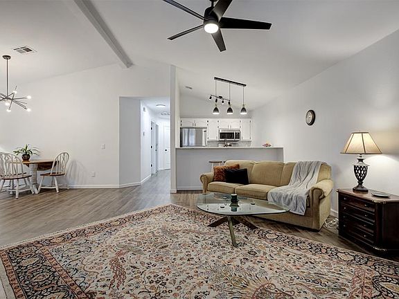 4th image of 1008 SW 23rd St