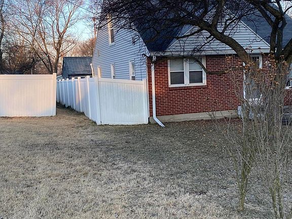 2nd image of 4229 Lester Dr NE