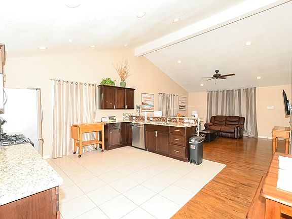 2nd image of 110 Carolina St