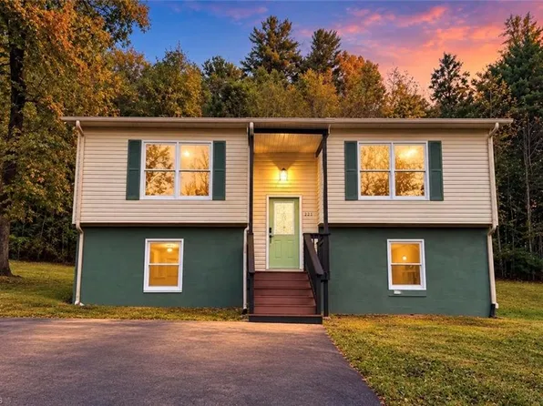 221 Riverside Dr, North Wilkesboro, NC 28659