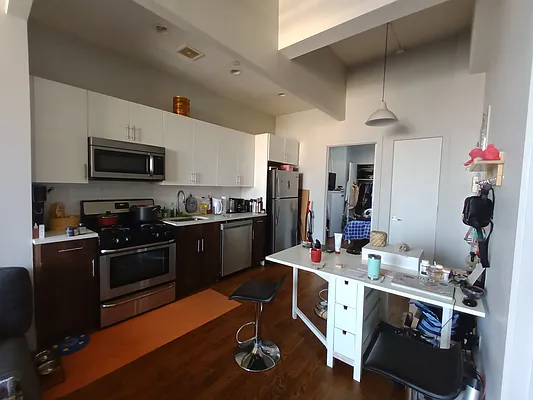 Rented by City Vista Inc | media 4