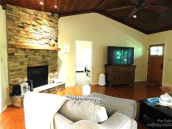 5th image of 919 Balsam Dr #4-A