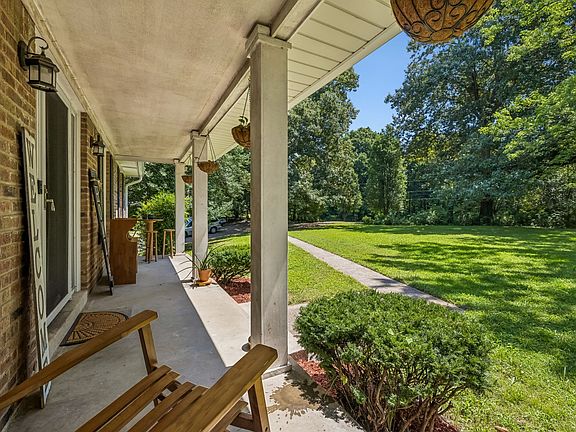 3rd image of 937 Needmore Rd