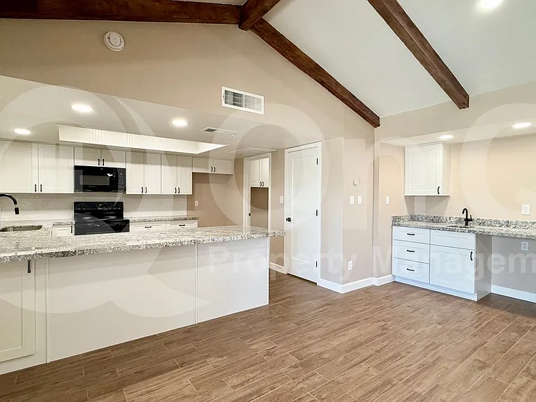 2736 S Cottonwood — Photo 4