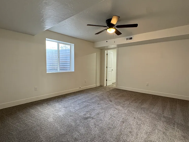 240 W Center St #BASEMENT — Photo 30