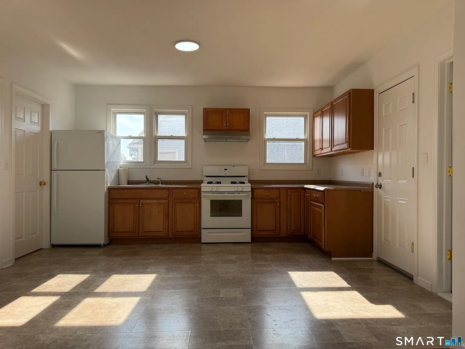 2 bed, 1.0 bath, 1008 sqft, $2,000 — Photo 2