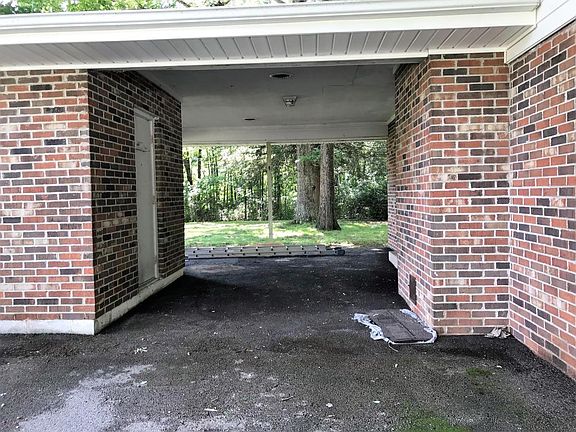 2nd image of 110 Lynn Leigh Ln