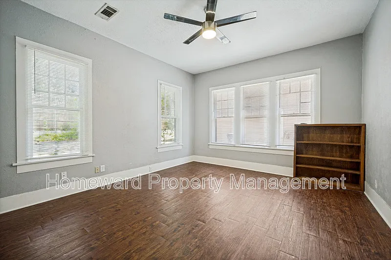 2 bed, 1.0 bath, 850 sqft, $1,300 — Photo 2