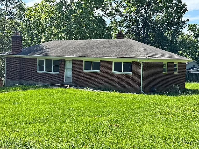 15 Hedgewood Ln — Photo 2