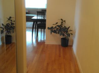 3 Town House Pl APT 2H, Great Neck, NY 11021