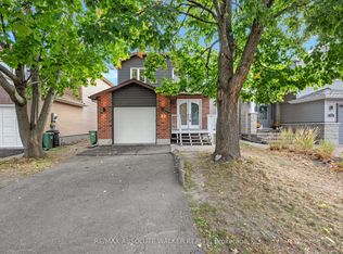 32 Acklam Ter, Ottawa, ON K2K2H5