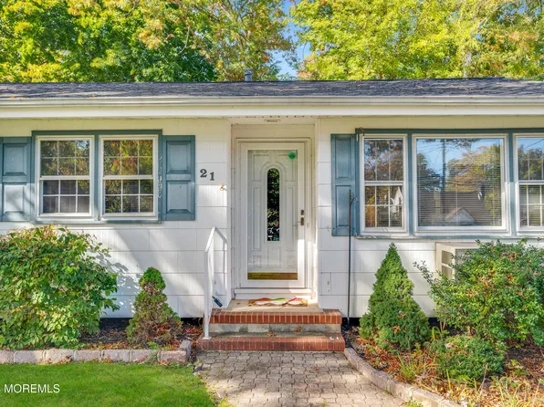 21 Oak Ridge Parkway, Toms River, NJ 08755
