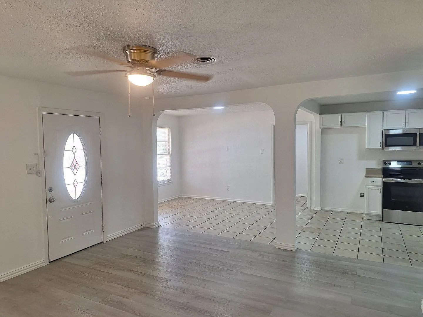 Spacious 4-Bedroom Retreat — Photo 3