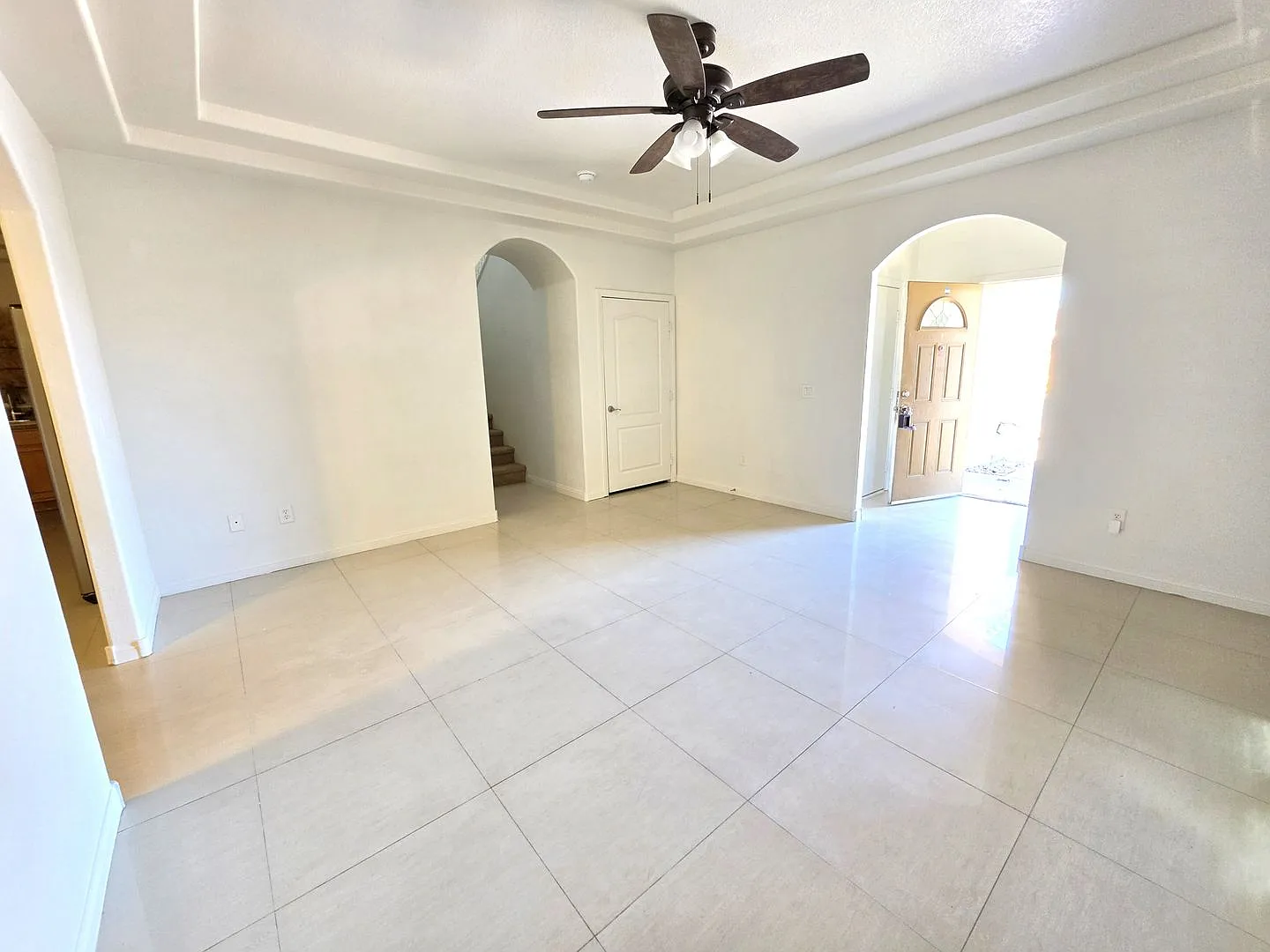 2 Story , 4 bedroom with RV Gate 4895 E. Baltimore — Photo 4