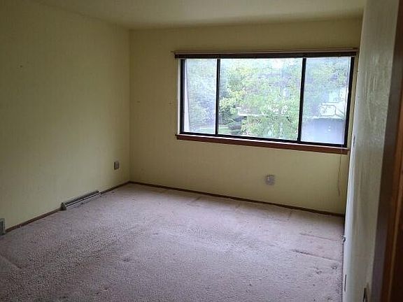 4th image of 6093 W Calumet Rd