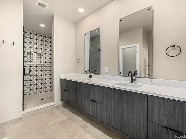 1734 Meade St — Photo 15