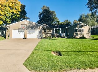 103 Sunset Dr, New London, IA 52645