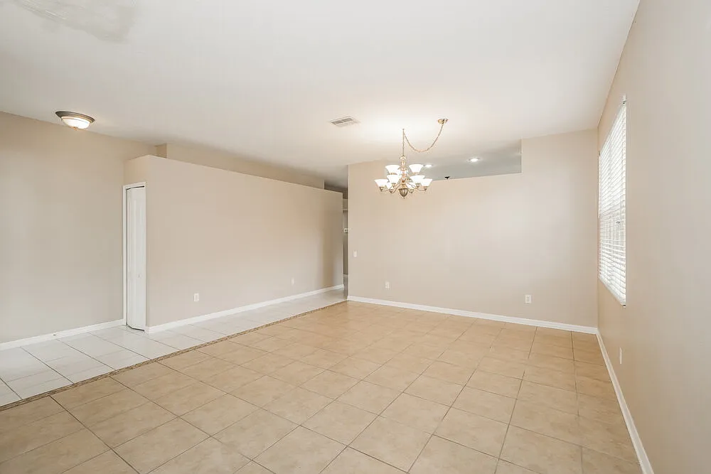 3 bed, 2.0 bath, 1840 sqft, $4,610 — Photo 3
