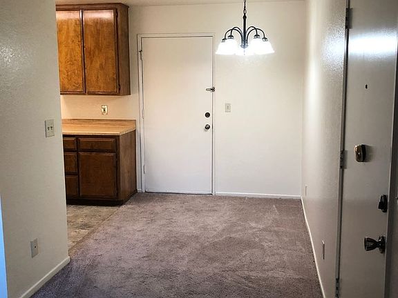 3rd image of 811 E Menlo Ave APT 03