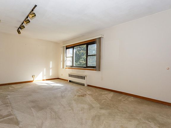 5th image of 119 15th St APT E2