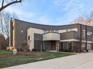1116 Woodcrest Dr, Downers Grove, IL