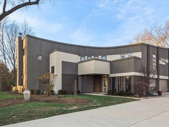 1116 Woodcrest Dr, Downers Grove, IL 60516