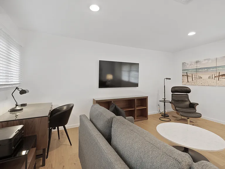 135 Montana Ave #8 — Photo 4