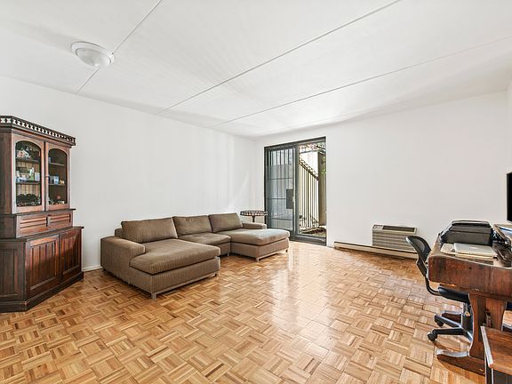 5th image of 704 Washington St