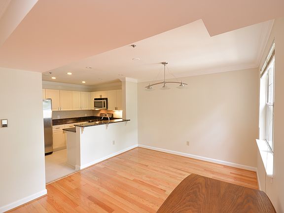 5th image of 1625 International Dr #Townhouse 6