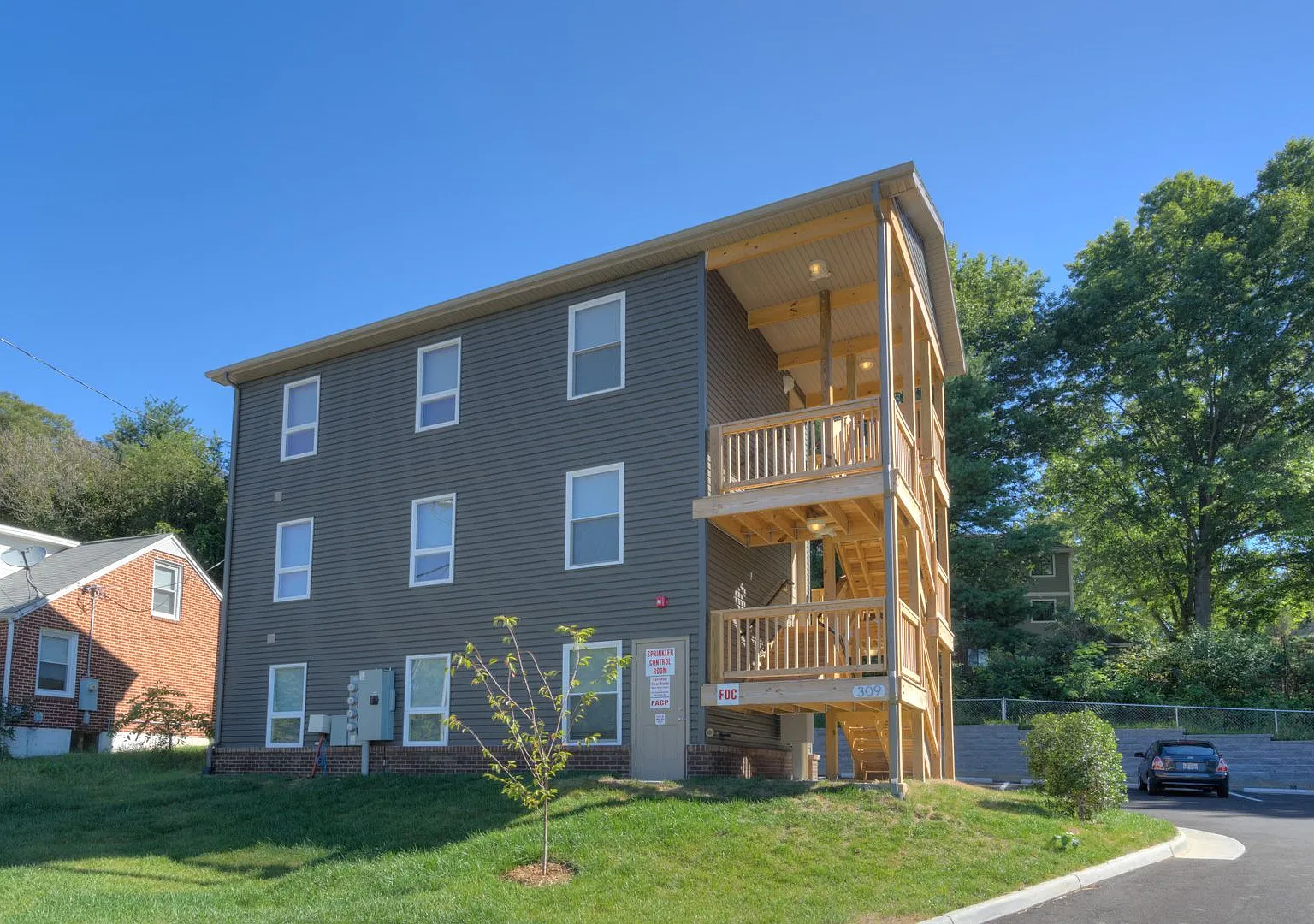 Blacksburg Homestay Village-309 — Photo 1
