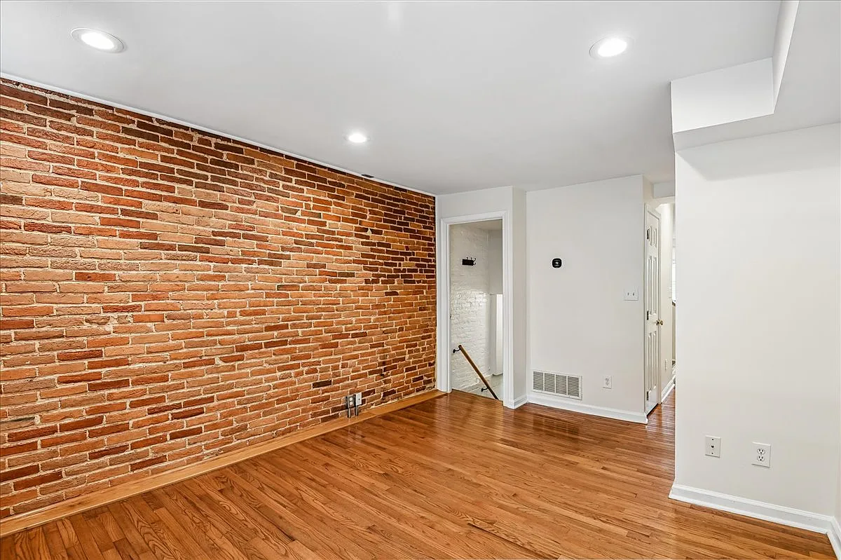 3 bed, 1.5 bath, 1088 sqft, $2,450 — Photo 3