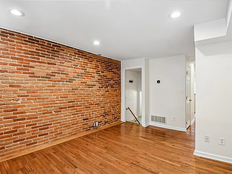 1514 Byrd St — Photo 4