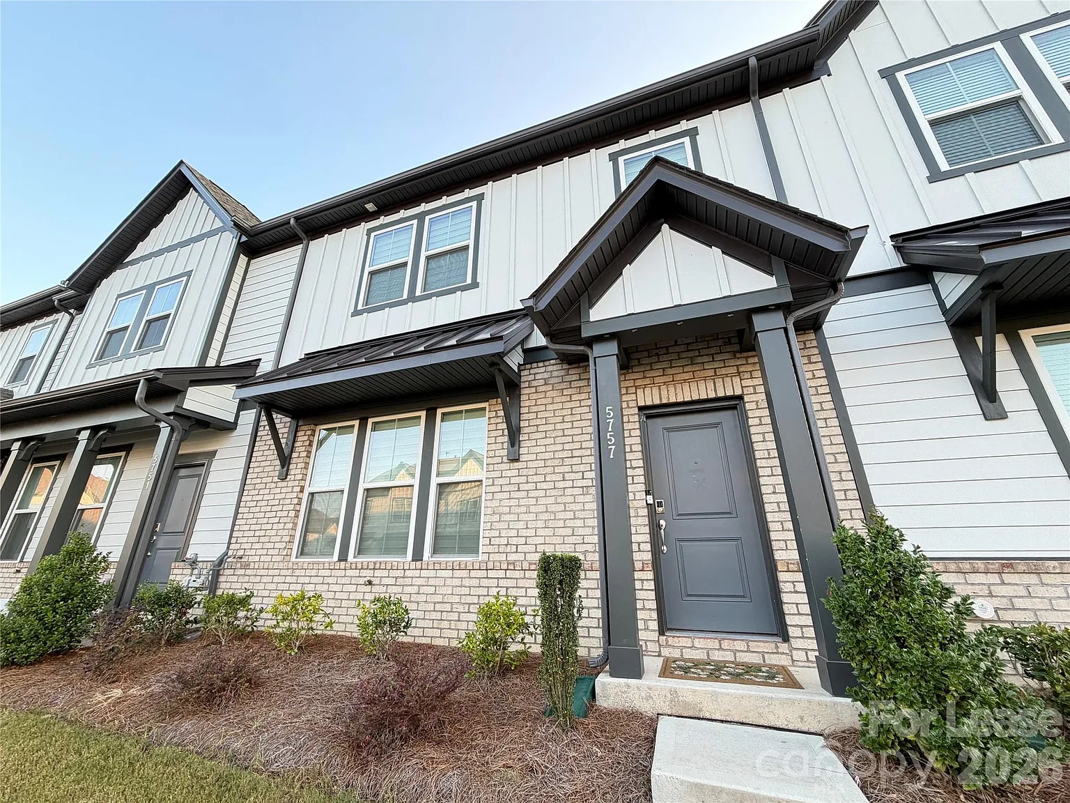 3 bed, 2.5 bath, 2001 sqft, $2,450 — Photo 2