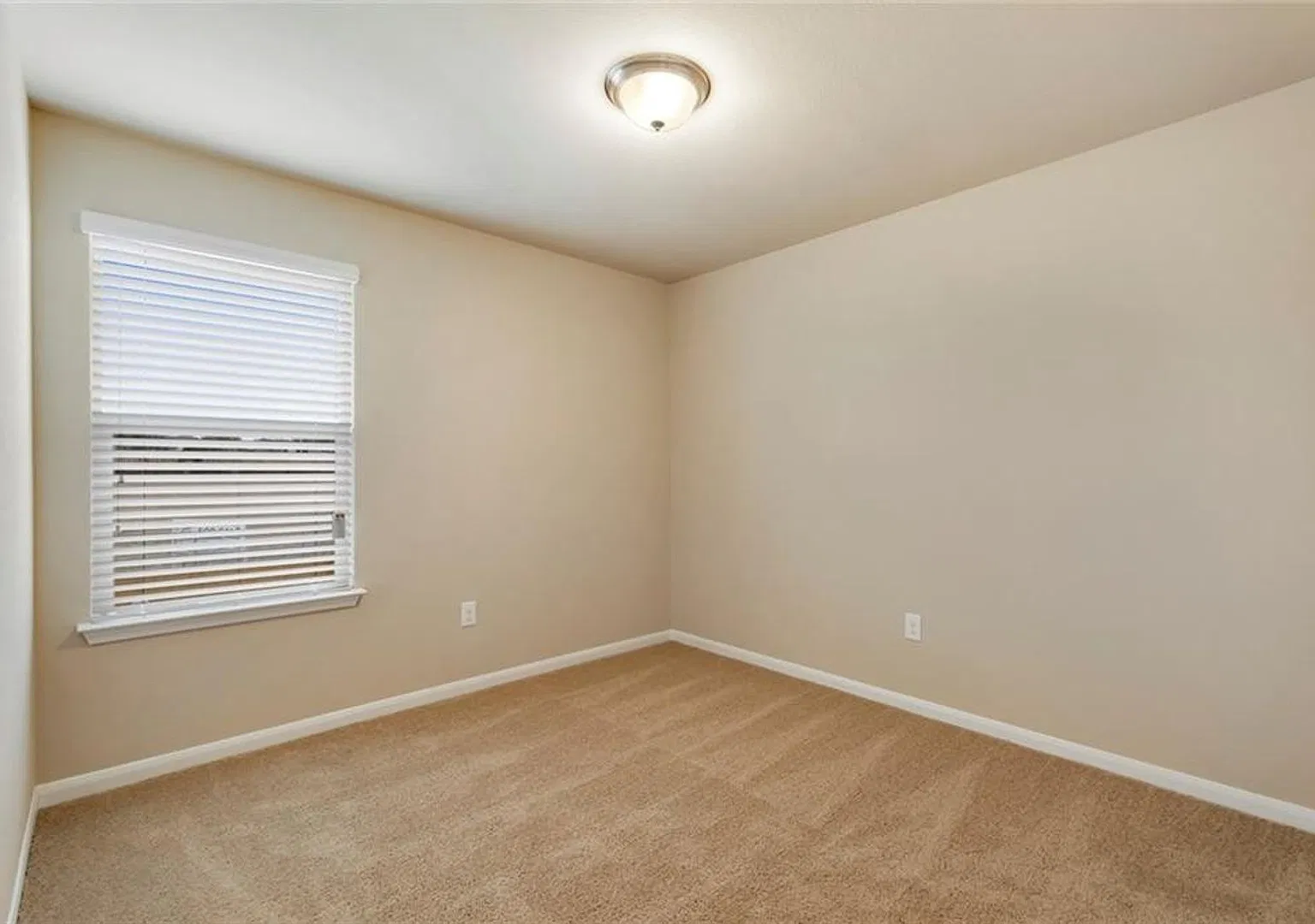 For Lease — Photo 2