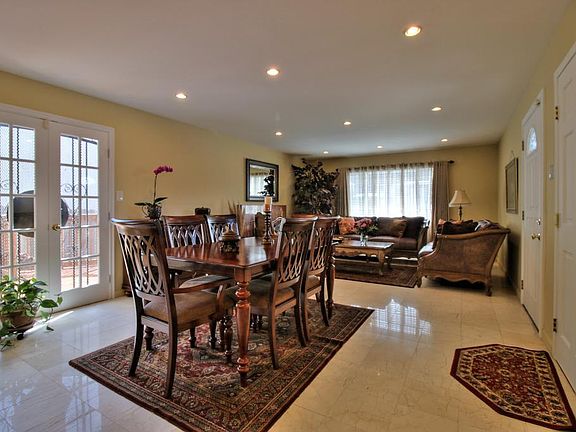 4th image of 18 Conrad Ct