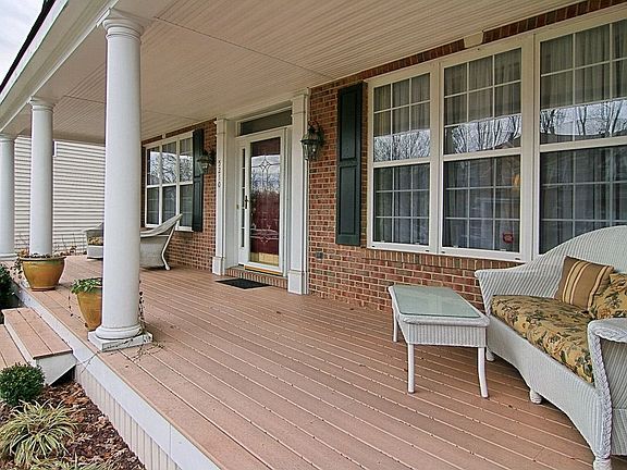 Front Porch w Maintenance Free Decking