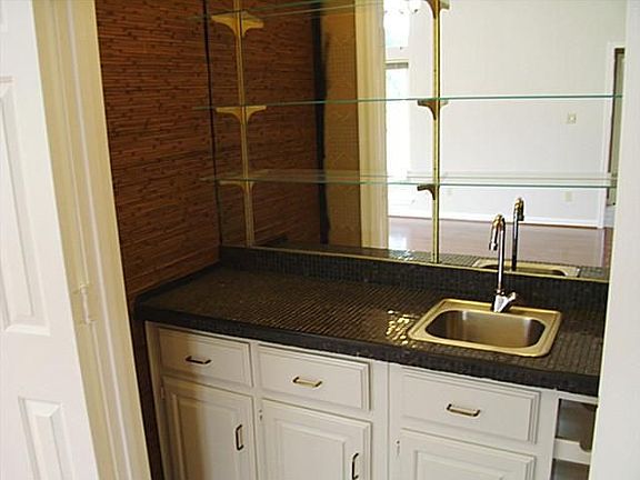 5th image of 2623 Lakehill Ln