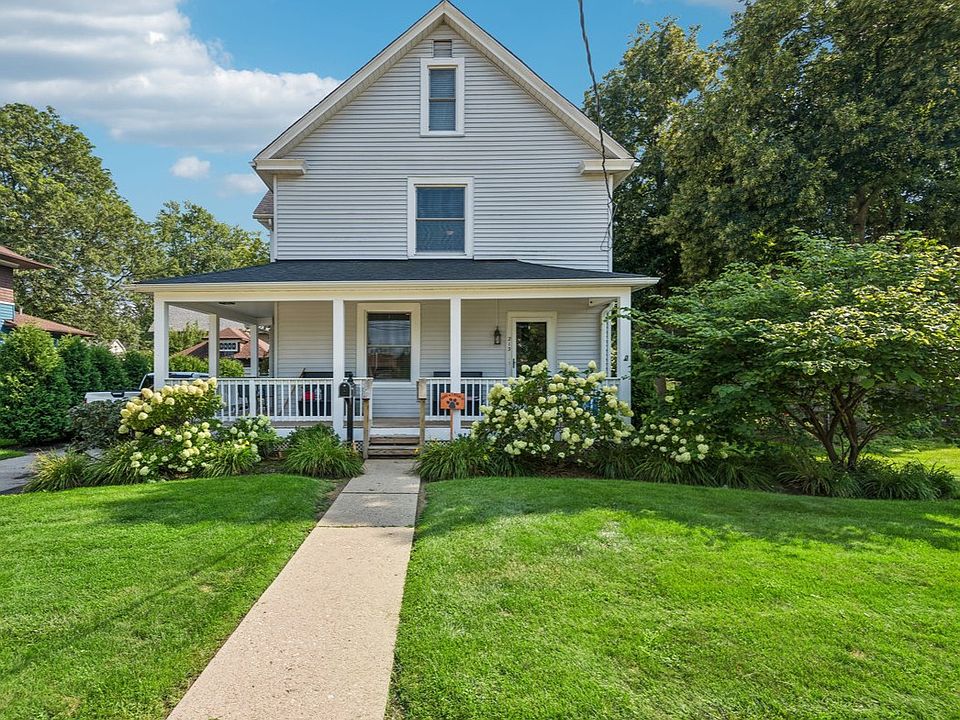 1st image of 213 W Maple Ave