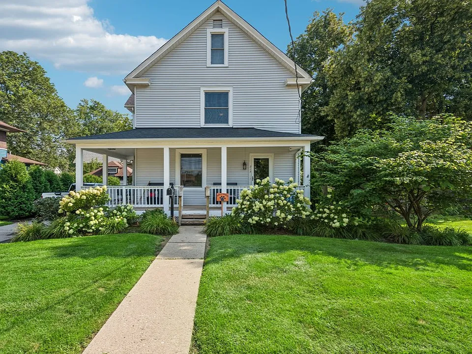 213 W Maple Ave